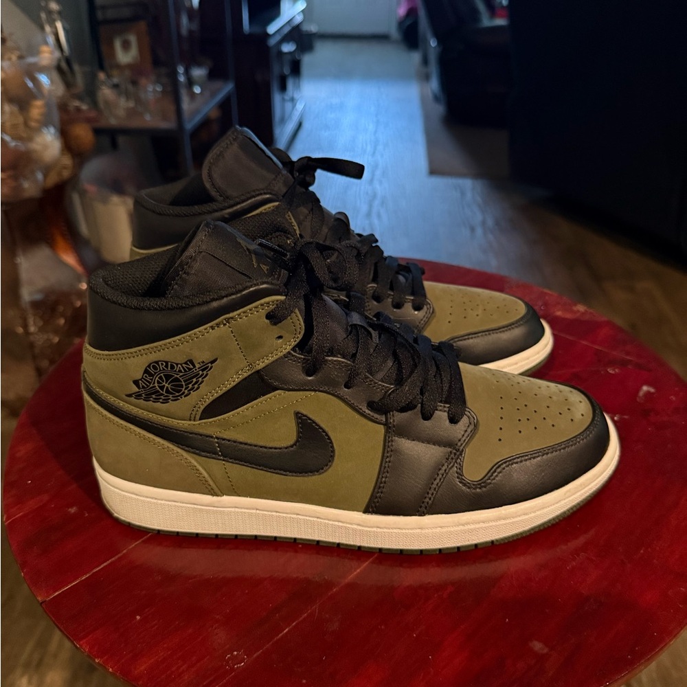 Air Jordan 1 Mid SE “Olive Toe